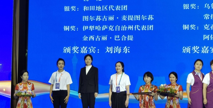 新疆维吾尔自治区第三届职业技能大赛餐厅服务赛项铜奖