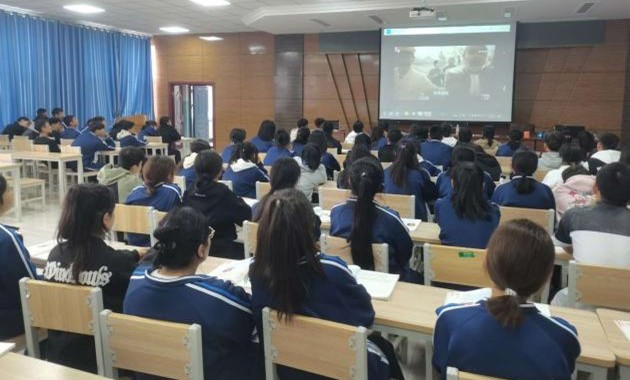 伊犁技师培训学院学生在云端感悟“行走的思政课”