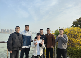 优秀班主任瓦哈甫简介